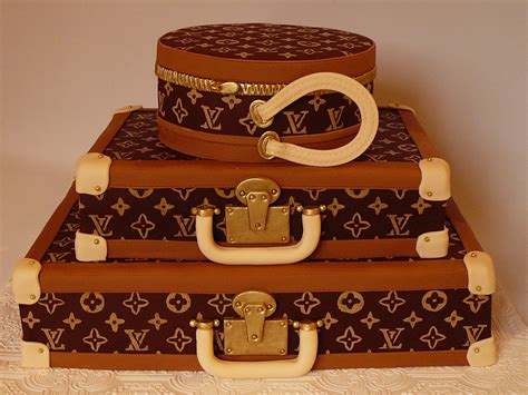 louis vuitton suitcase cake